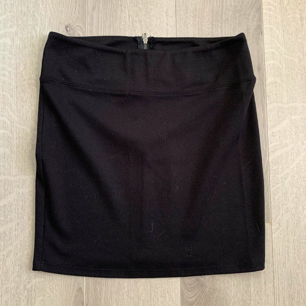 Black soft skirt with zipper